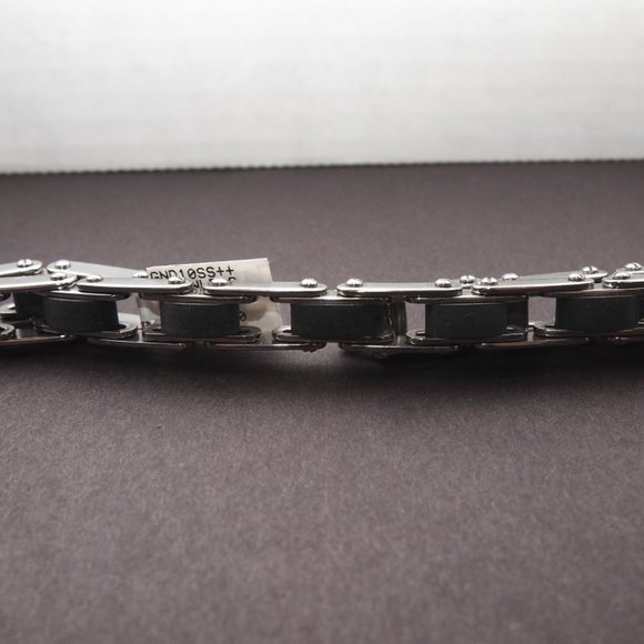 Very Cool Surgical Grade Stainless Steel and Rubber Inserts Men's Bracelet. - Picture 2 of 4